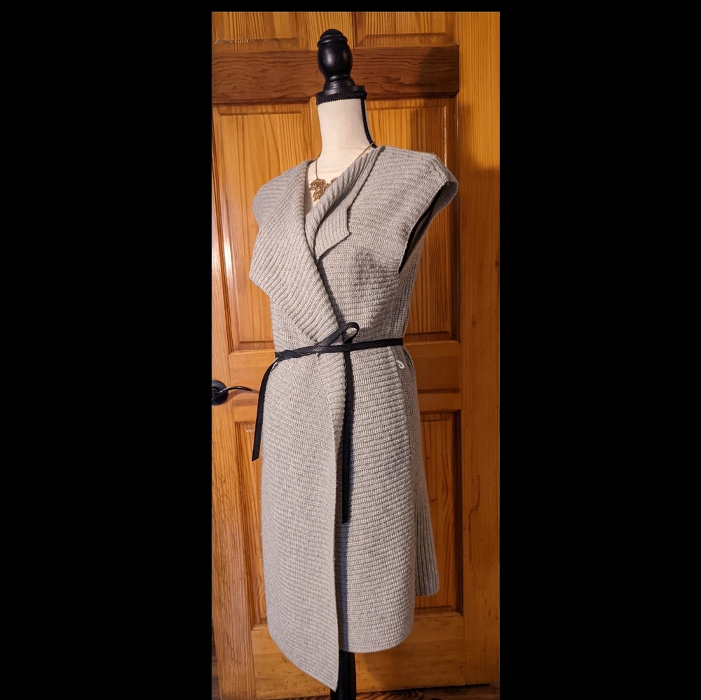 EUC Medium Weight Sleeveless Long Knit Cardigan Size Large